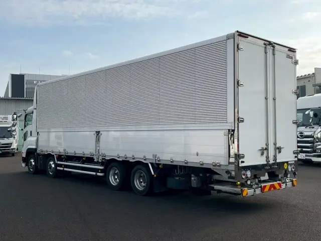 いすゞ ギガ 2PG-CYJ77C(8x4)の写真6