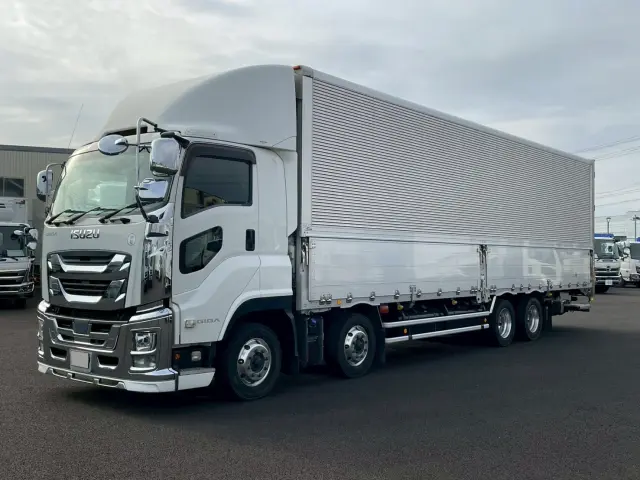 いすゞ ギガ 2PG-CYJ77C(8x4)の写真8