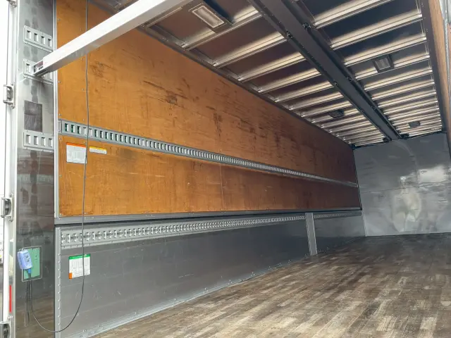 いすゞ ギガ 2PG-CYJ77C(8x4)の写真11