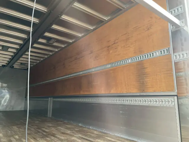 いすゞ ギガ 2PG-CYJ77C(8x4)の写真13