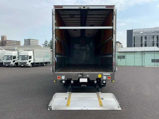 いすゞ ギガ 2PG-CYJ77C(8x4)の写真15
