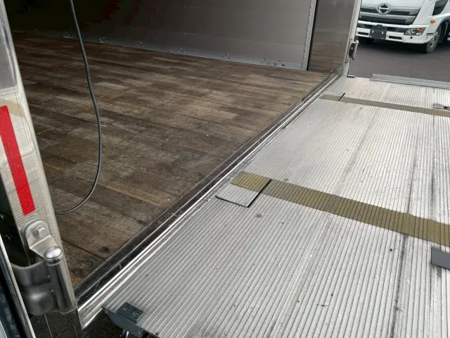 いすゞ ギガ 2PG-CYJ77C(8x4)の写真17