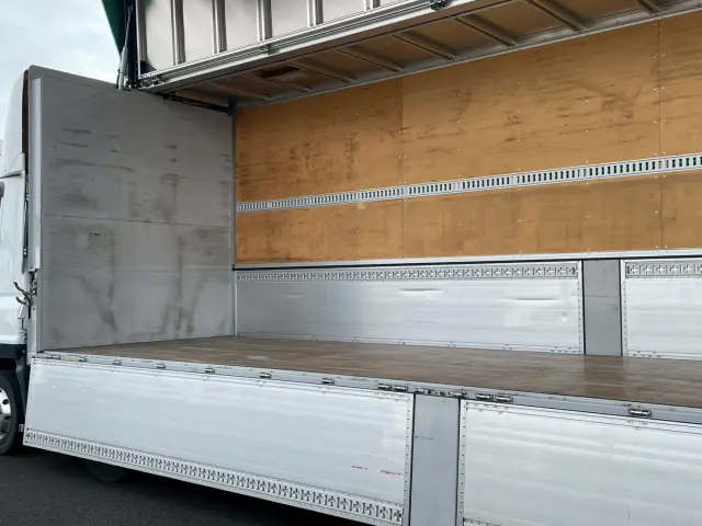 いすゞ ギガ 2PG-CYJ77C(8x4)の写真18