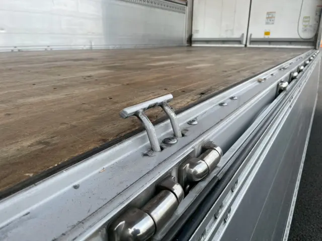 いすゞ ギガ 2PG-CYJ77C(8x4)の写真20