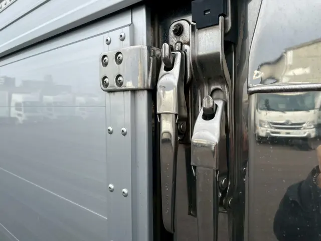 いすゞ ギガ 2PG-CYJ77C(8x4)の写真24