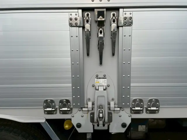 いすゞ ギガ 2PG-CYJ77C(8x4)の写真28