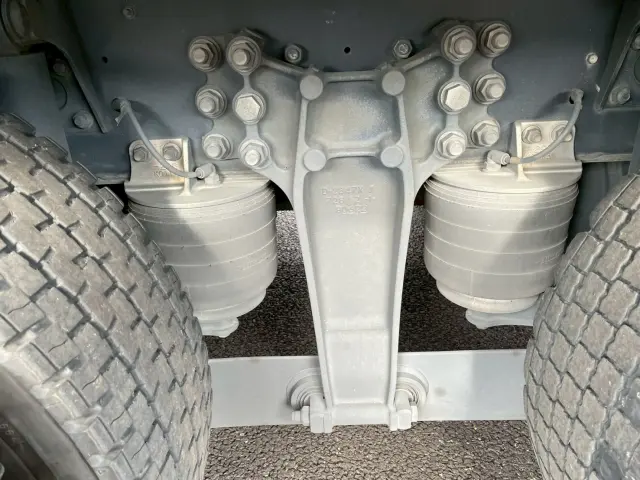 いすゞ ギガ 2PG-CYJ77C(8x4)の写真42