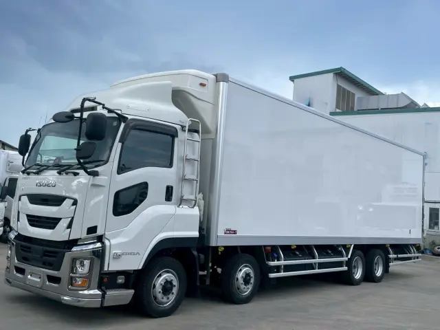 いすゞ ギガ 2PG-CYJ77D(8x4)の写真1