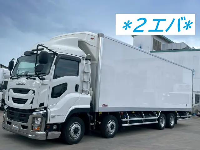 いすゞ ギガ 2PG-CYJ77D(8x4)の写真1