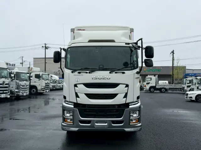 いすゞ ギガ 2PG-CYJ77D(8x4)の写真2