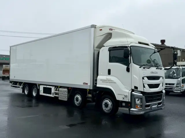 いすゞ ギガ 2PG-CYJ77D(8x4)の写真3