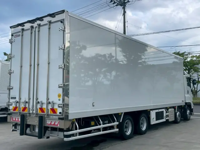 いすゞ ギガ 2PG-CYJ77D(8x4)の写真4
