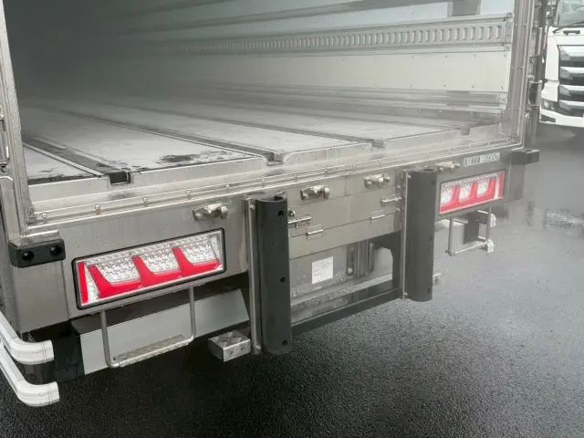いすゞ ギガ 2PG-CYJ77D(8x4)の写真15