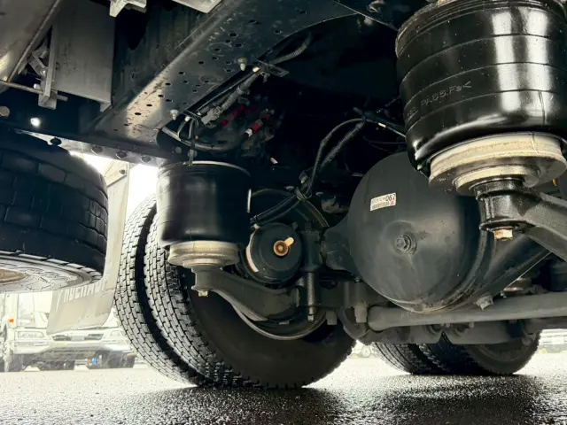 いすゞ ギガ 2PG-CYJ77D(8x4)の写真25