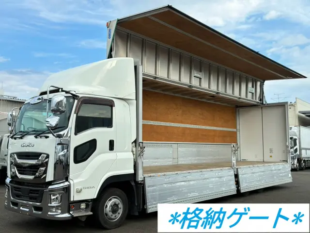 いすゞ ギガ 2PG-CYJ77C(8x4)の写真1