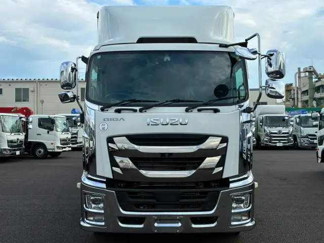 いすゞ ギガ 2PG-CYJ77C(8x4)の写真2