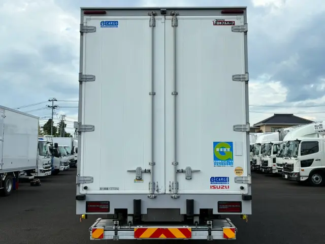 いすゞ ギガ 2PG-CYJ77C(8x4)の写真5
