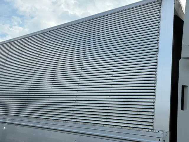 いすゞ ギガ 2PG-CYJ77C(8x4)の写真9