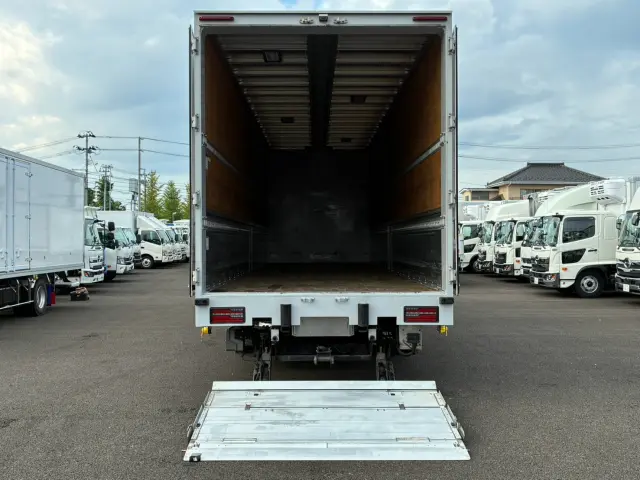いすゞ ギガ 2PG-CYJ77C(8x4)の写真17