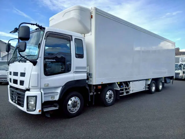 いすゞ ギガ QKG-CYJ77A(8x4)の写真1