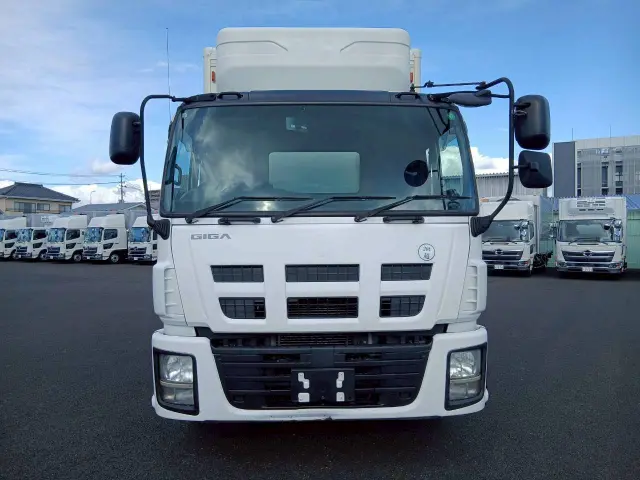 いすゞ ギガ QKG-CYJ77A(8x4)の写真2