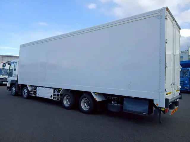 いすゞ ギガ QKG-CYJ77A(8x4)の写真6