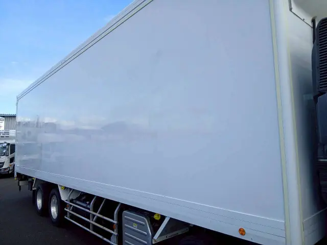 いすゞ ギガ QKG-CYJ77A(8x4)の写真8