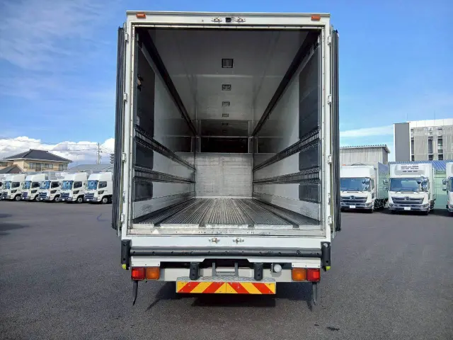 いすゞ ギガ QKG-CYJ77A(8x4)の写真13