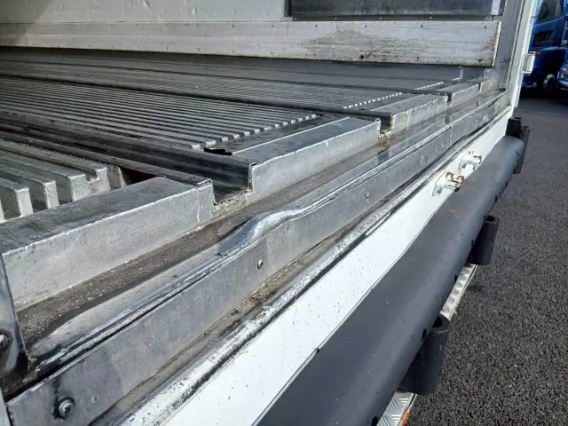 いすゞ ギガ QKG-CYJ77A(8x4)の写真14