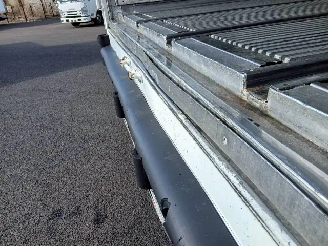 いすゞ ギガ QKG-CYJ77A(8x4)の写真15