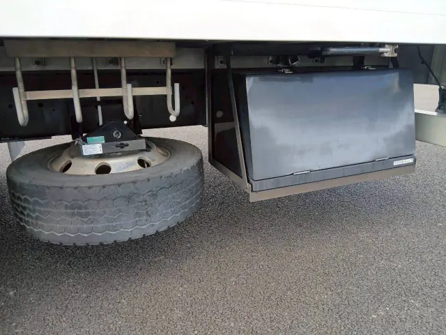 いすゞ ギガ QKG-CYJ77A(8x4)の写真25
