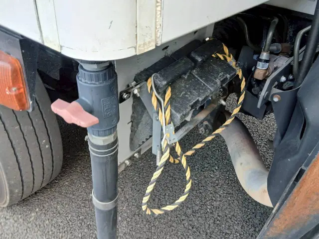 いすゞ ギガ QKG-CYJ77A(8x4)の写真29