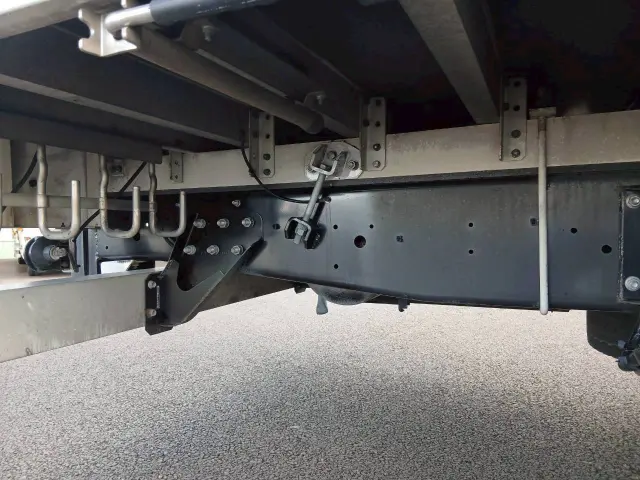 いすゞ ギガ QKG-CYJ77A(8x4)の写真35