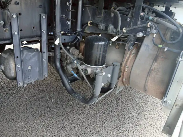 いすゞ ギガ QKG-CYJ77A(8x4)の写真36