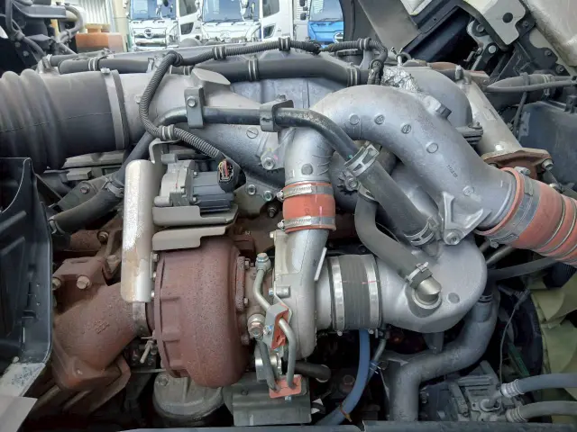 いすゞ ギガ QKG-CYJ77A(8x4)の写真39