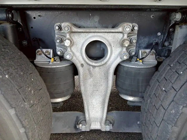 いすゞ ギガ QKG-CYJ77A(8x4)の写真40