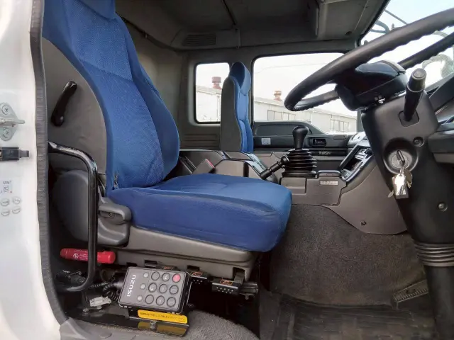 いすゞ ギガ QKG-CYJ77A(8x4)の写真42