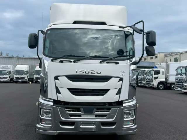 いすゞ ギガ 2PG-CYJ77C(8x4)の写真2