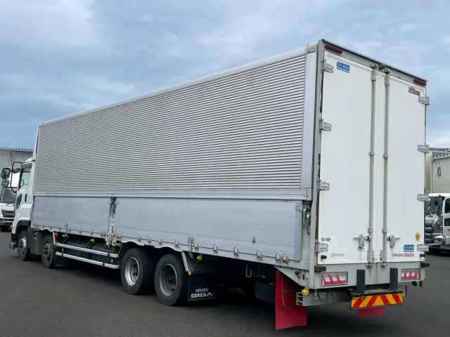 いすゞ ギガ 2PG-CYJ77C(8x4)の写真6