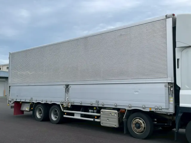 いすゞ ギガ 2PG-CYJ77C(8x4)の写真9