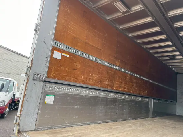 いすゞ ギガ 2PG-CYJ77C(8x4)の写真10