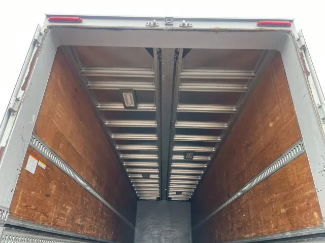 いすゞ ギガ 2PG-CYJ77C(8x4)の写真11