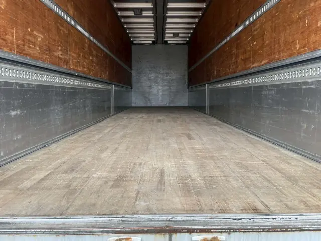 いすゞ ギガ 2PG-CYJ77C(8x4)の写真12