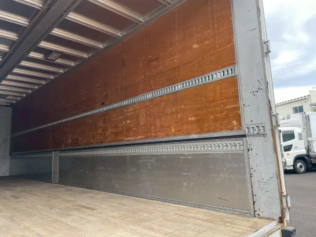 いすゞ ギガ 2PG-CYJ77C(8x4)の写真13