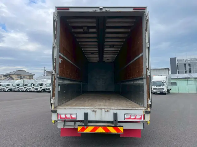いすゞ ギガ 2PG-CYJ77C(8x4)の写真14