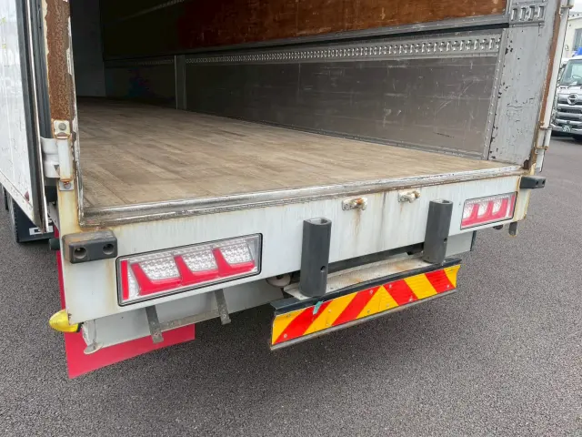 いすゞ ギガ 2PG-CYJ77C(8x4)の写真15