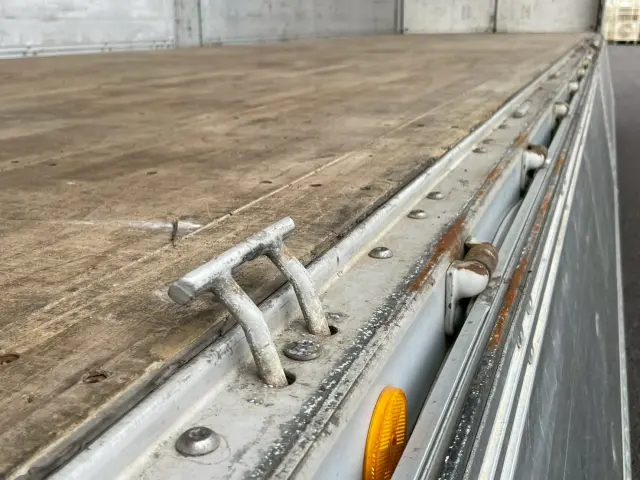 いすゞ ギガ 2PG-CYJ77C(8x4)の写真18