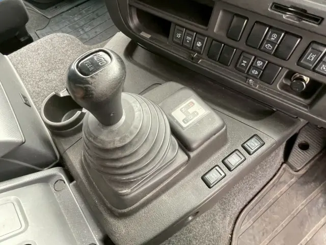 いすゞ ギガ 2PG-CYJ77C(8x4)の写真44