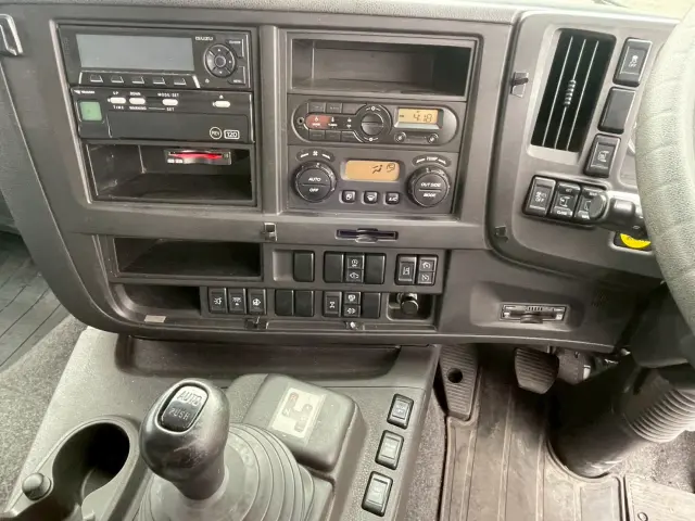 いすゞ ギガ 2PG-CYJ77C(8x4)の写真45