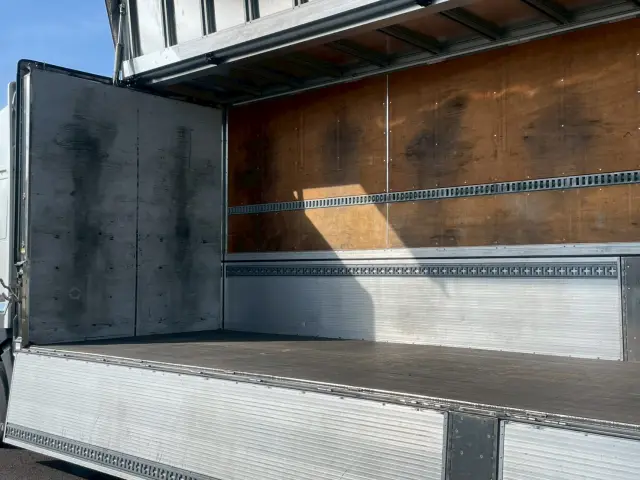 日野 プロフィア 2DG-FW1AHG(2WD)の写真17